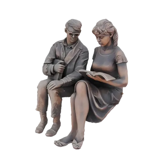 3D модель скульптуры в бронзовом стиле: мужчина и женщина сидят вместе и читают книги.