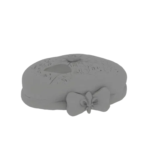 3D модель серой шляпы-котелка с декоративным бантом и акцентом из лилии, вид сбоку.