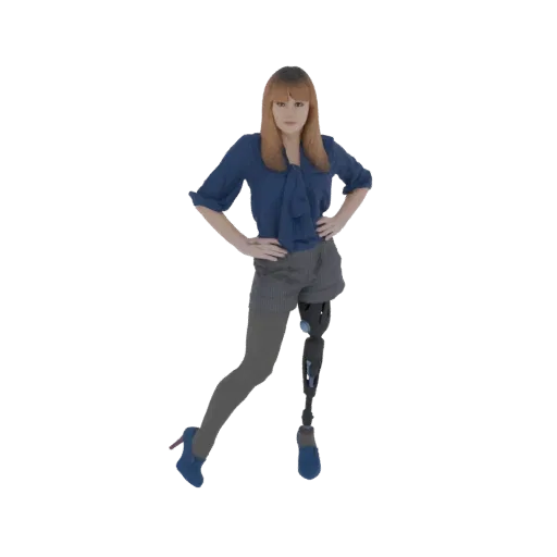 3D модель женщины с протезом ноги, в синем топе и серых шортах, уверенно позирует.