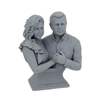 3D рендер серого бюста, изображающего пару в объятиях, их руки сплетены, установлен на декоративном основании.