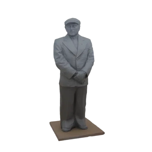 3D модель мужчины в сером костюме и кепке, стоящего со сцепленными руками на светло-коричневом основании.
