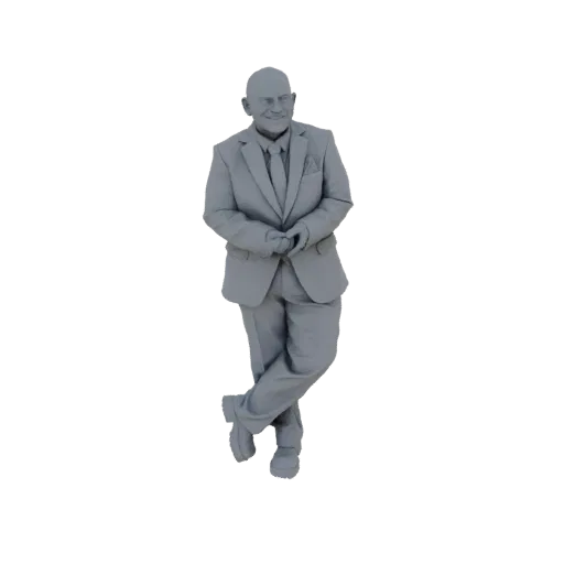 3D модель лысого бизнесмена в сером костюме, непринужденно наклонившегося, со скрещенными ногами и сложенными руками.