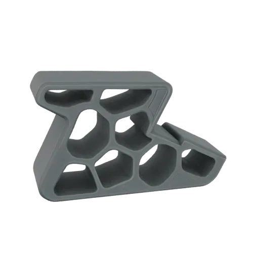 Серая 3D-модель геометрического Z-образного объекта с внутренней сотовой структурой на белом фоне.