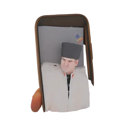 Рендер 3D модели мужчины в высокой темной традиционной шляпе и светлом пальто с красной отделкой, смотрящего в сторону с недо