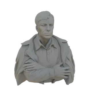 Рендер 3D модели бюста мужчины в плаще со скрещенными руками, представленный в нейтральном сером материале.
