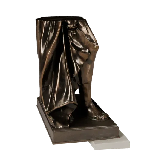 Высокополигональная 3D-модель абстрактной садовой скульптуры, показывающая силуэт, студийный вид крупным планом