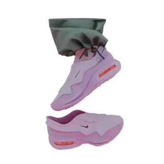3D рендер футуристичных розовых кроссовок Nike с оранжевыми акцентами и драпированной зеленой сумкой-мешком на белом фоне.