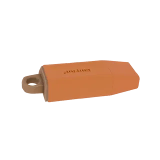 3D-модель ярко-оранжевой USB-флешки с петлей для крепления, представленная на белом фоне.