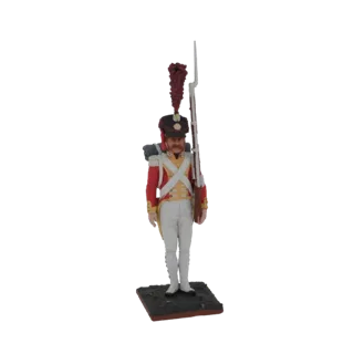 3D модель британского пехотинца XIX века в красном мундире, белых брюках и шляпе с пером, держащего мушкет, стоящего на текст