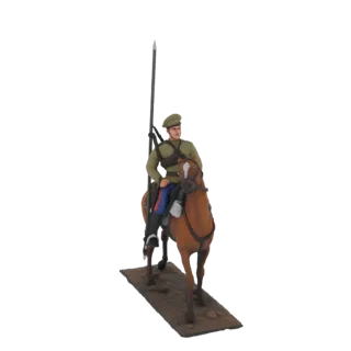 3D модель казачьего кавалериста в зеленой форме, верхом на коричневой лошади, с длинным копьем, на текстурированной подставке
