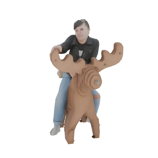 3D модель деревянного лося-качалки с сидящим на ней человеком на белом фоне.