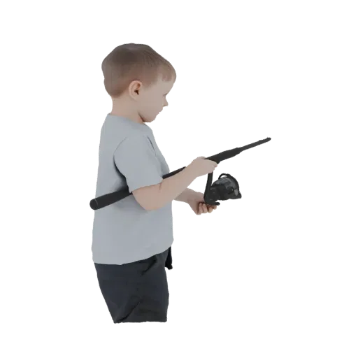 3D модель мальчика в серой футболке и темных шортах, держащего черную удочку с катушкой.