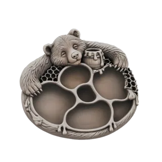 3D модель спящего медведя с горшком меда и дизайном сот, с многосекционным подносом.