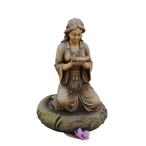 3D модель безмятежной женщины на коленях на текстурированном основании, нежно держащей маленькую птицу в руках, с бронзовым о