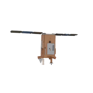 3D модель космического спутника с центральным корпусом и двумя развернутыми солнечными панелями на белом фоне.