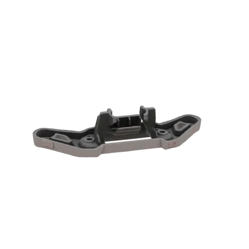 3D модель серого кронштейна бампера автомобиля с монтажными отверстиями и структурными деталями, изолированная на белом фоне.