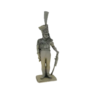3D модель французского гусарского офицера в детализированной форме, держащего саблю, стоящего на подставке.
