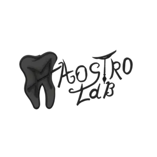 3D-модель стилизованного зуба с текстом 'M-Aostro Lab' плавным шрифтом, на черном фоне.