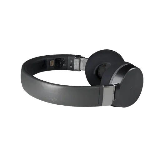 3D-модель наушников Studio Earbuds, трехчетвертной студийный рендер продукта, показывающий мягкие амбушюры, носимый масштаб.