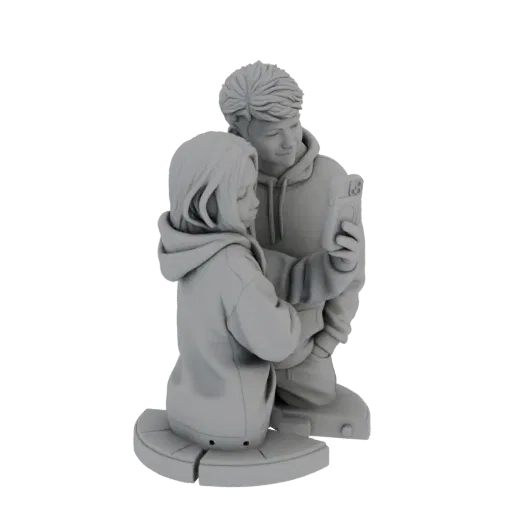 3D модель молодой пары, парня и девушки, делающих селфи на смартфон, в толстовках.
