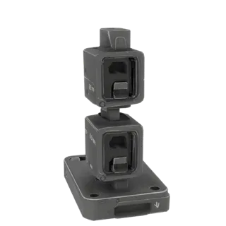3D рендер крепления оптического прицела Dual Cube с двухъярусными кубическими корпусами и окулярами на черном фоне.