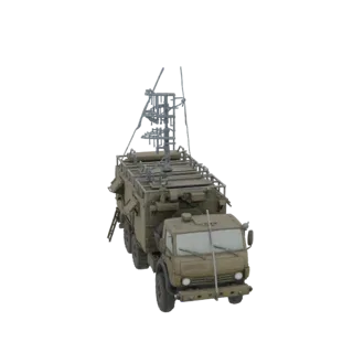 3D модель военного грузовика связи цвета хаки с высоким, сложным антенным комплексом сверху, вид с трехчетвертного переднего