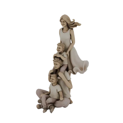 3D модель скульптуры "Семейные объятия", мать обнимает троих детей в любящей пирамидальной позе.