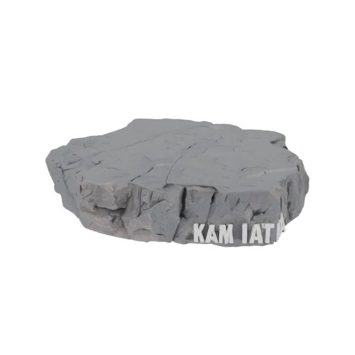 3D модель серого плоского камня с видимыми трещинами и гравировкой на боку.
