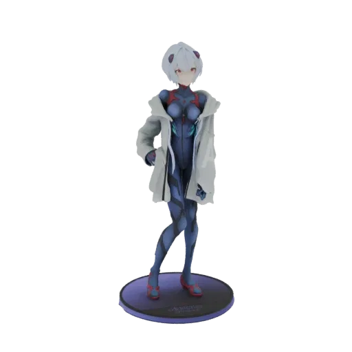 3D модель Рей Аянами из Neon Genesis Evangelion в синем плагсьюте и серой куртке, стоящая на круглой подставке.