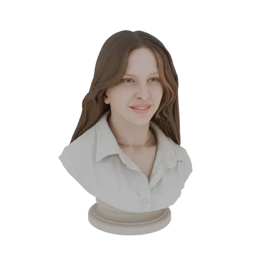 3D модель бюста молодой женщины с длинными каштановыми волосами, в рубашке с воротником, на постаменте.