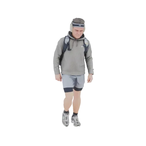 3D модель молодого туриста в серой толстовке, шортах, с рюкзаком и спортивной повязкой на голову, в позе для ходьбы.