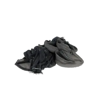 3D модель темно-серого текстурированного шарфа, драпированного поверх пары подходящих сандалий, представленная на белом фоне.