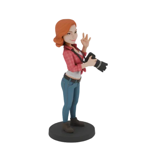 3D модель фотографа с рыжими волосами, держащая камеру и машущая.