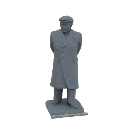 Рендер 3D модели серой статуи мужчины в двубортном пальто и кепке, стоящего, руки за спиной.