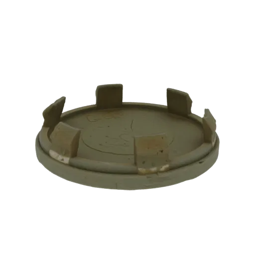 3D модель потертой оливковой ступицы с шестью наклонными зажимами по ободу на белом фоне.