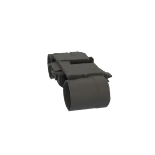 3D модель соединенной пулеметной ленты, показывающая металлические патроны, соединенные в гибкую цепь.