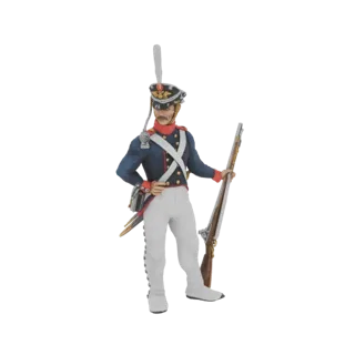 3D модель солдата Наполеоновской армии 1812 года в синей форме и белых брюках, держащего мушкет.