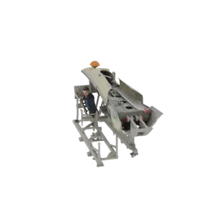 3D-модель фигуры механика, работающего над детализированным фюзеляжем самолета на индустриальной подставке.