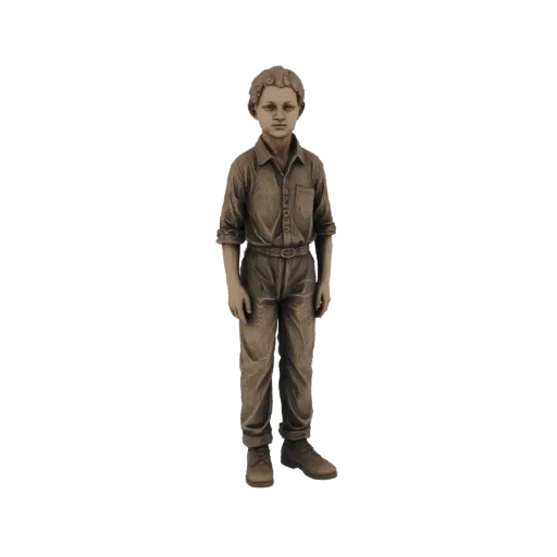 Рендер 3D модели статуи юного мальчика с бронзовым покрытием, одетого в рубашку, брюки и ботинки.