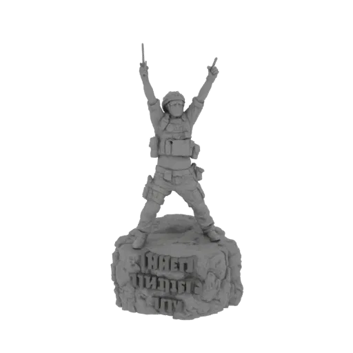 3D модель солдата в тактическом снаряжении с поднятыми в победе руками, стоящего на скалистом основании с надписями.