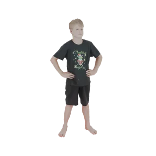 3D модель юного мальчика со светлыми волосами, в темной футболке с принтом и черных шортах, стоящего с руками на бедрах.
